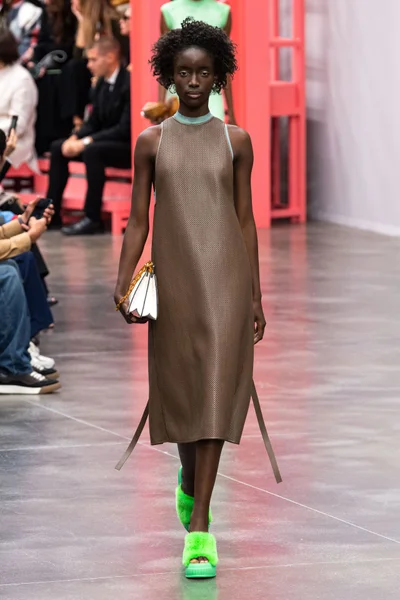 Look 25